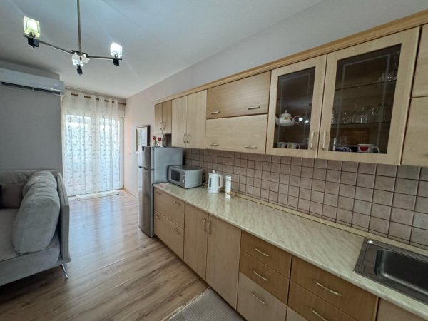 Tirane, jepet me qera apartament 1+1 Kati 10, 59 m² 600 € (Ambasada amerikane)