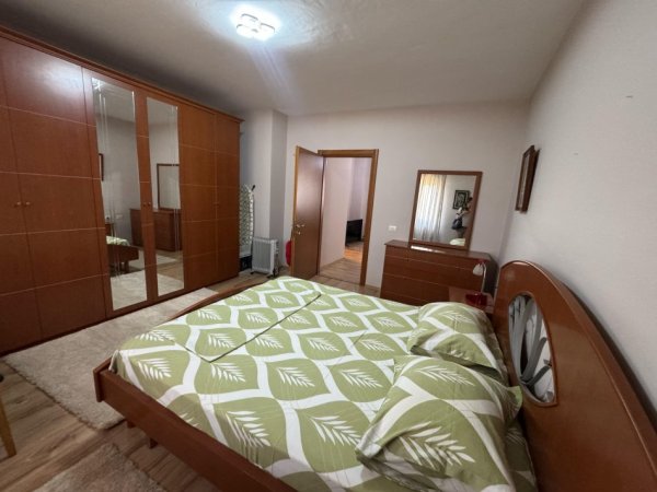 Tirane, jepet me qera apartament 1+1 Kati 10, 59 m² 600 € (Ambasada amerikane)