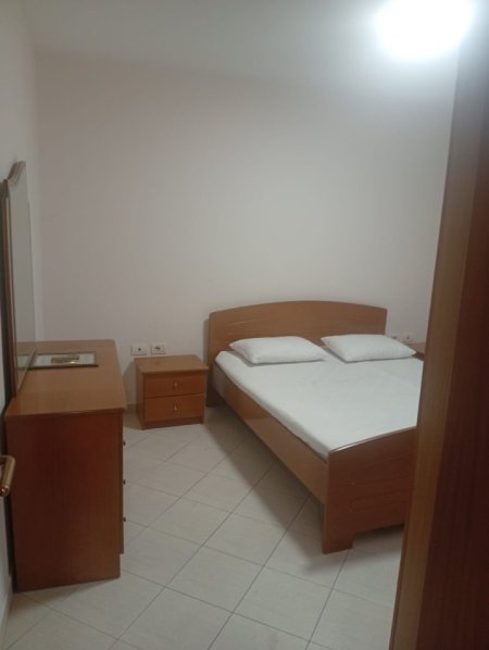 Tirane, jepet me qera apartament 1+1+Ballkon Kati 3, 56 m² 410 € (Rruga &quot;Elbasanit&quot;)