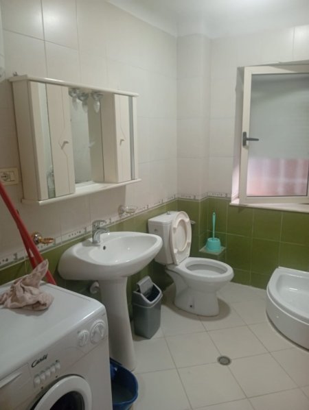Tirane, jepet me qera apartament 1+1+Ballkon Kati 3, 56 m² 410 € (Rruga &quot;Elbasanit&quot;)