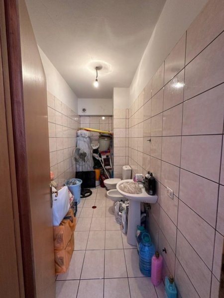 Tirane, shitet apartament 2+1+Ballkon Kati 7, 129 m² 174.000 € (Yzberisht)