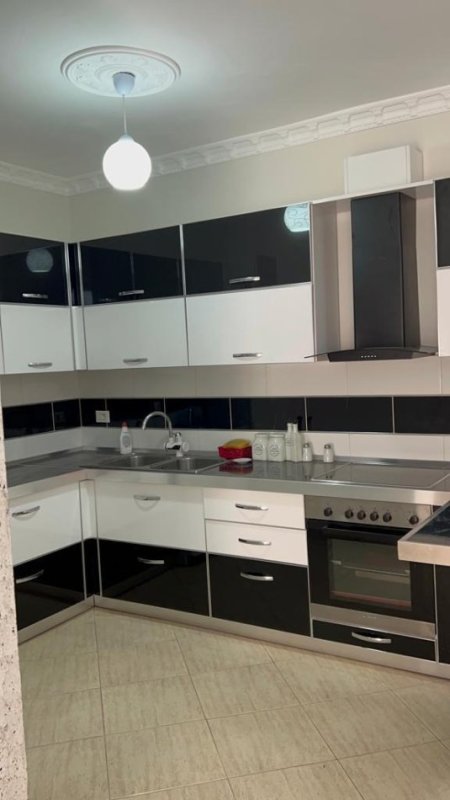 Durres, shitet apartament 2+1+Ballkon Kati 3, 95 m² 105.000 € (Rruga Pavarsia)