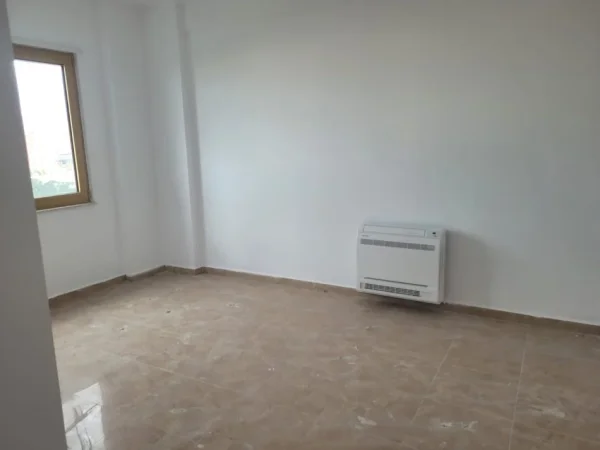 Tirane, shitet apartament 3+1+2+3Ballkon Kati 12, 167 m² 585.000 € (Bulevardi Deshmoret e Kombit)