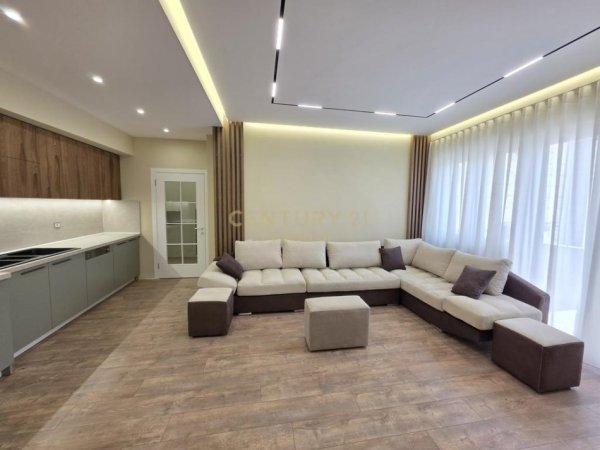Tirane, shitet apartament 1+1+Ballkon ,