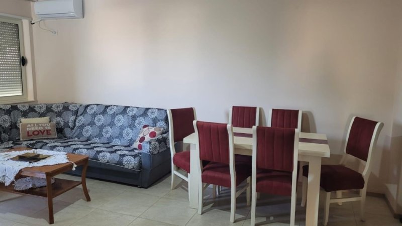 Tirane, jepet me qera apartament 1+1+Ballkon Kati 2, 90 m² 420 €