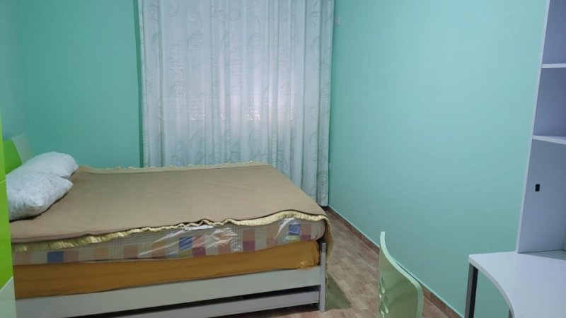 Tirane, jepet me qera apartament 1+1+Ballkon Kati 2, 90 m² 420 €