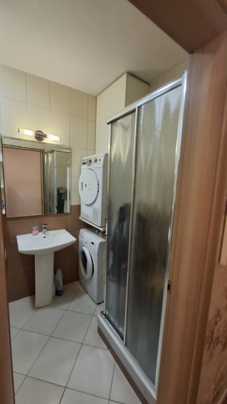 Tirane, jepet me qera apartament 2+1+2 tualete+Ballkon Kati 2, 94 m² 600 € (Rruga Idriz Dollaku)