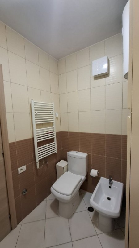 Tirane, jepet me qera apartament 2+1+2 tualete+Ballkon Kati 2, 94 m² 600 € (Rruga Idriz Dollaku)