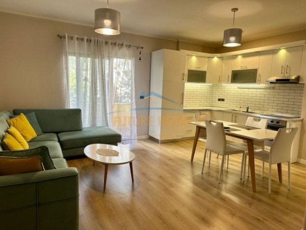 Tirane, jepet me qera apartament 1+1 , 600 € 