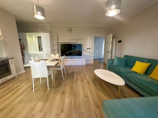 Tirane, jepet me qera apartament 1+1 , 600 € 