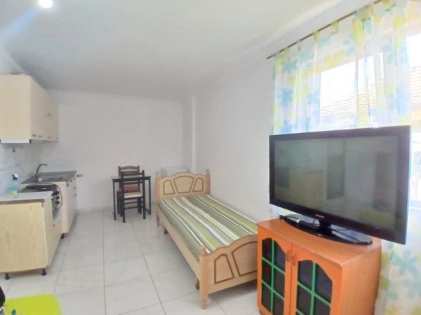 Tirane, jepet me qera garsonier 1+1 Kati 1, 25 m² 350 € 