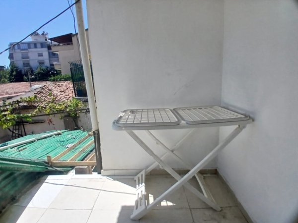Tirane, jepet me qera garsonier 1+1 Kati 1, 25 m² 350 € 