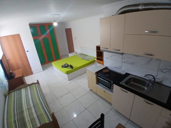 Tirane, jepet me qera garsonier 1+1 Kati 1, 25 m² 350 € 