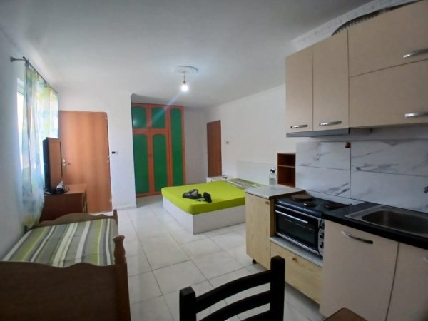 Tirane, jepet me qera garsonier 1+1 Kati 1, 25 m² 350 € 
