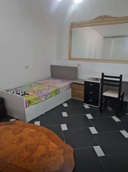 Tirane, jepet me qera garsonier 1+1 Kati 2, 