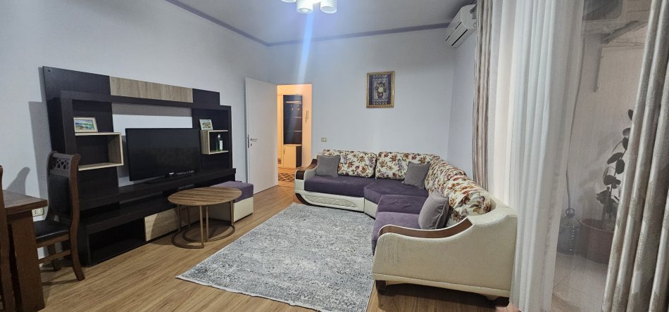 Tirane, jepet me qera 2+1+Ballkon , 100 m² 460 € (Rruga e Teleferikut)