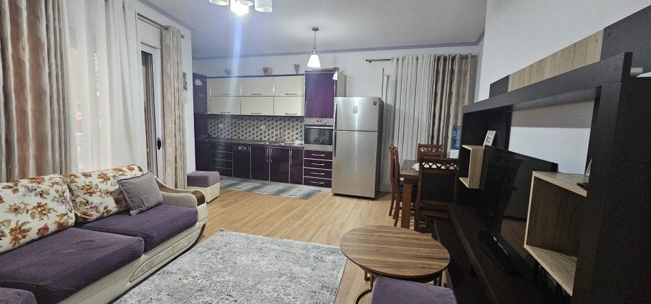 Tirane, jepet me qera 2+1+Ballkon , 100 m² 460 € (Rruga e Teleferikut)