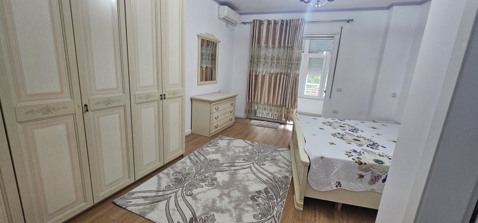 Tirane, jepet me qera 2+1+Ballkon , 100 m² 460 € (Rruga e Teleferikut)