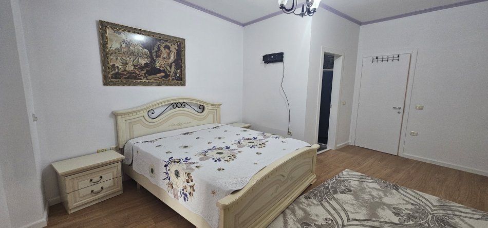 Tirane, jepet me qera 2+1+Ballkon , 100 m² 460 € (Rruga e Teleferikut)