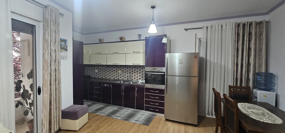 Tirane, jepet me qera 2+1+Ballkon , 100 m² 460 € (Rruga e Teleferikut)