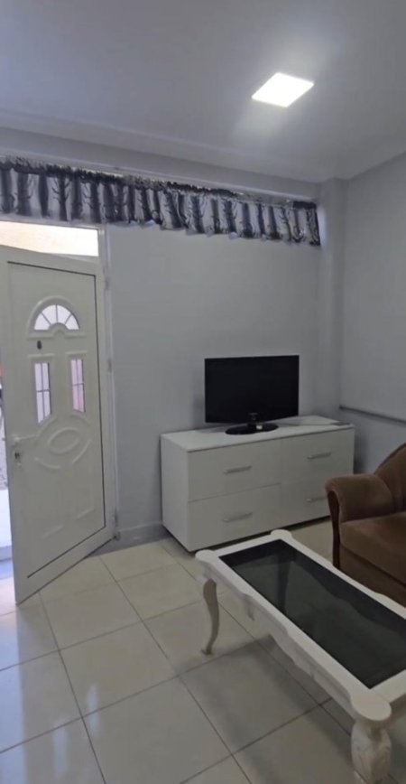 Tirane, jepet me qera garsonier 1+1 Kati 2, 350 € 