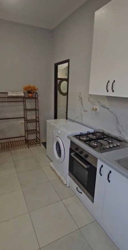 Tirane, jepet me qera garsonier 1+1 Kati 2, 350 € 