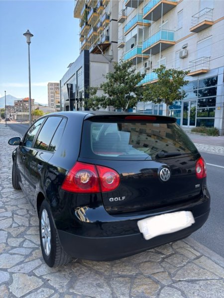 Shkoder, shitet makine Golf 5 Nafte, e zeze manuale Kondicioner 3.100 €