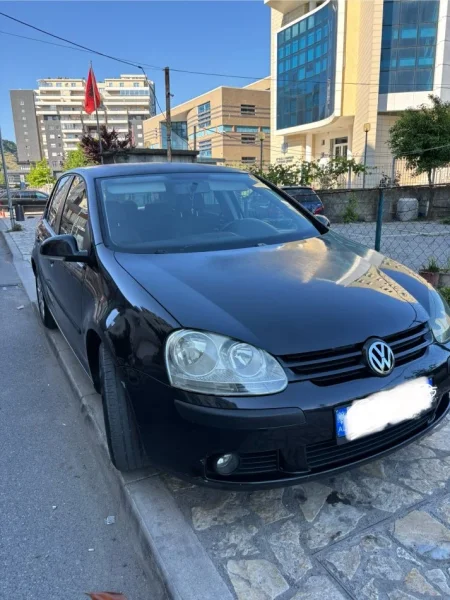 Shkoder, shitet makine Golf 5 Nafte, e zeze manuale Kondicioner