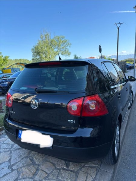 Shkoder, shitet makine Golf 5 Nafte, e zeze manuale Kondicioner 3.100 €