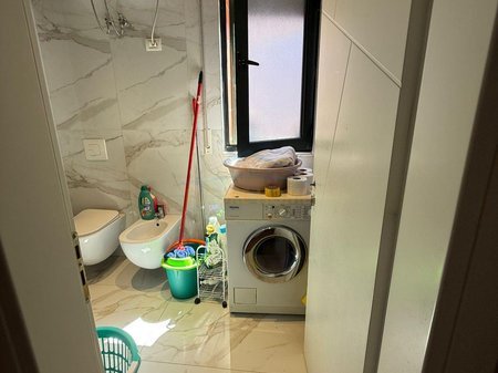 Tirane, shitet apartament 1+1 Kati 5, 77 m² 140.000 € (UNAZA RE,GREEN CITY,SIMA COM)