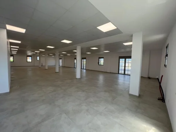 Tirane, jepet me qera ambjent biznesi Kati 3, 370 m² 1.500 € 