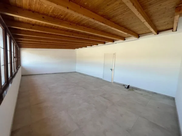 Tirane, jepet me qera ambjent biznesi Kati 3, 370 m² 1.500 € 