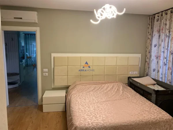Tirane, jepet me qera apartament 3+1+Ballkon Kati 2, 104 m² 800 € (21 DHJETORI, KOMPLEKSI KONTAKT)