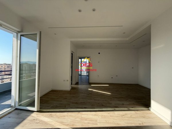 Vlore, shitet apartament 1+1+Ballkon Kati 9, 82 m² 125.000 € (Rruga Dush Strati)