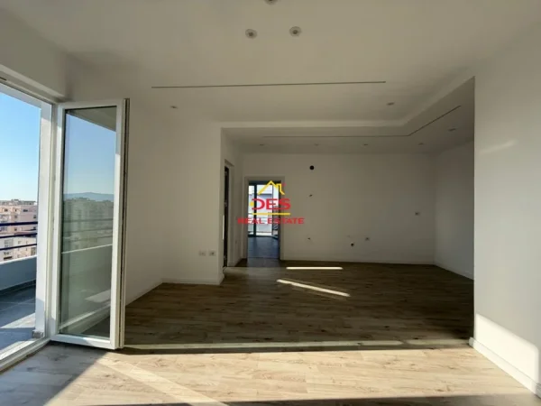 Vlore, shitet apartament 1+1+Ballkon Kati 9, 82 m² 125.000 € (Rruga Dush Strati)