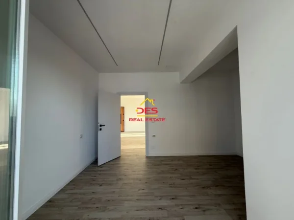 Vlore, shitet apartament 1+1+Ballkon Kati 9, 82 m² 125.000 € (Rruga Dush Strati)