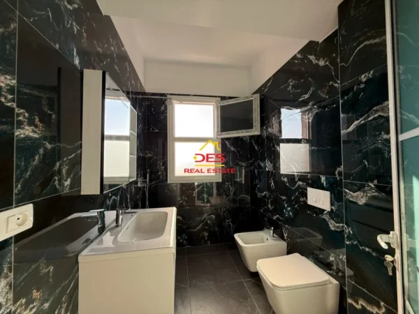 Vlore, shitet apartament 1+1+Ballkon Kati 9, 82 m² 125.000 € (Rruga Dush Strati)