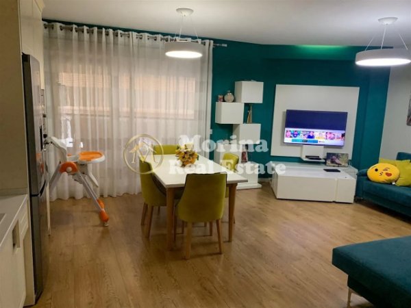 Tirane, jepet me qera apartament 2+1+Ballkon Kati 2, 104 m² 800 € (21 Dhjetori)