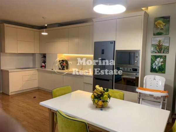 Tirane, jepet me qera apartament 2+1+Ballkon Kati 2, 104 m² 800 € (21 Dhjetori)