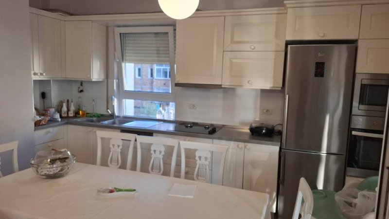 Tirane, jepet me qera apartament 2+1+Ballkon Kati 2, 94 m² 610 € (Rruga Idriz Dollaku)