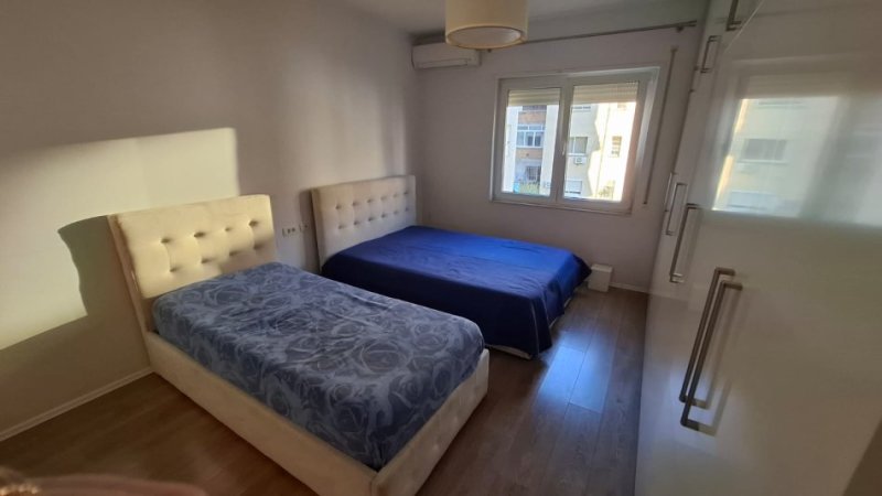 Tirane, jepet me qera apartament 2+1+Ballkon Kati 2, 94 m² 610 € (Rruga Idriz Dollaku)