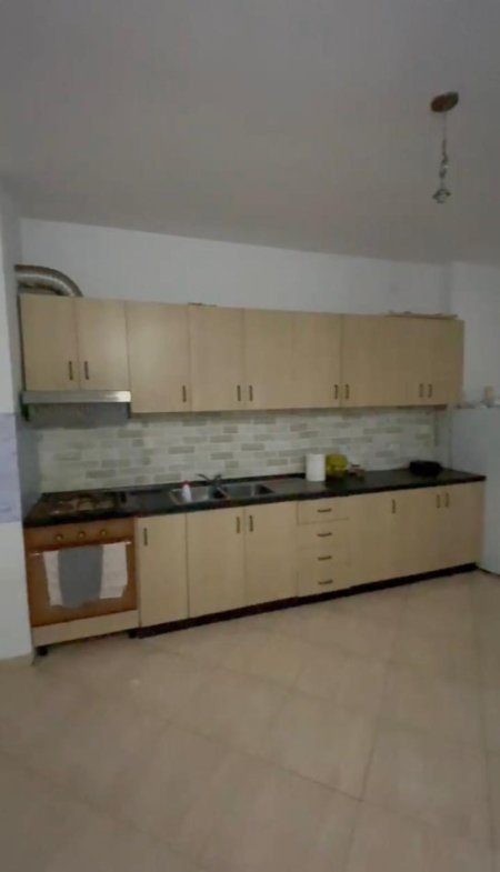 Tirane, jepet me qera apartament 1+1 Kati 2, 70 m² 350 € 