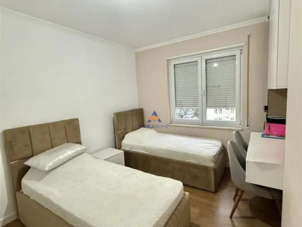 Tirane, jepet me qera apartament 2+1+Ballkon Kati 6, 110 m² 900 € (RRUGA FUAT TOPTANI,VILAT GJERMANE)