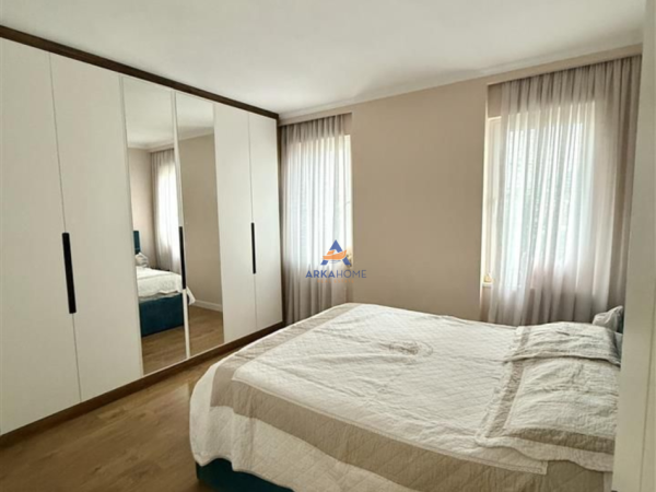 Tirane, jepet me qera apartament 2+1+Ballkon Kati 6, 110 m² 900 € (RRUGA FUAT TOPTANI,VILAT GJERMANE)
