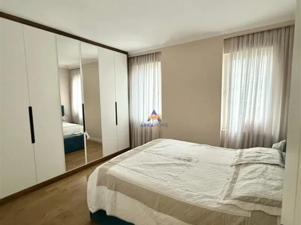 Tirane, jepet me qera apartament 2+1+Ballkon Kati 6, 110 m² 900 € (RRUGA FUAT TOPTANI,VILAT GJERMANE)