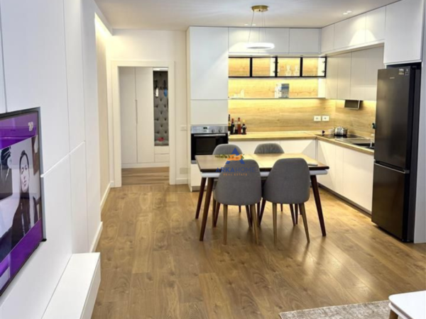 Tirane, jepet me qera apartament 2+1+Ballkon Kati 6, 110 m² 900 € (RRUGA FUAT TOPTANI,VILAT GJERMANE)