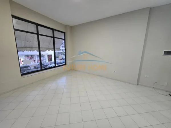 Tirane, jepet me qera ambjent biznesi Kati 1, 32 m² 350 € 