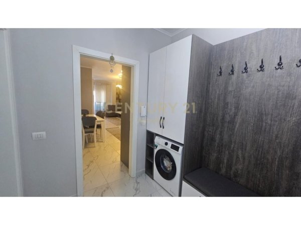 Tirane, jepet me qera apartament 2+1 Kati 4, 116 m² 500 € (Kinostudio)