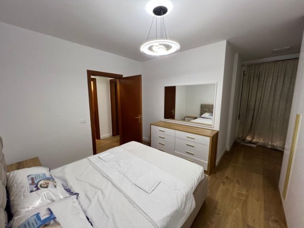 Tirane, jepet me qera apartament 2+1 Kati 6, 95 m² 800 € 