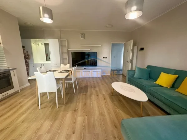 Tirane, jepet me qera apartament 1+1 Kati 2, 73 m² 600 € (Square 21)
